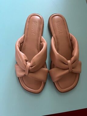 Schutz Fairy Padded Flat Sandals Slides Size 7.5 in Nude Honey Beige